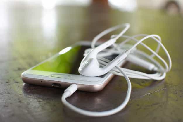 Configure seu podcast com um host de podcasts confiável e receba um RSS feed