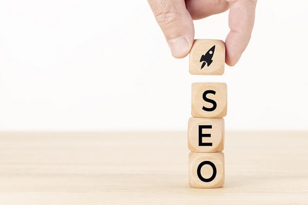 4 dicas que determinam o sucesso do SEO de uma empresa. Fonte: Envato